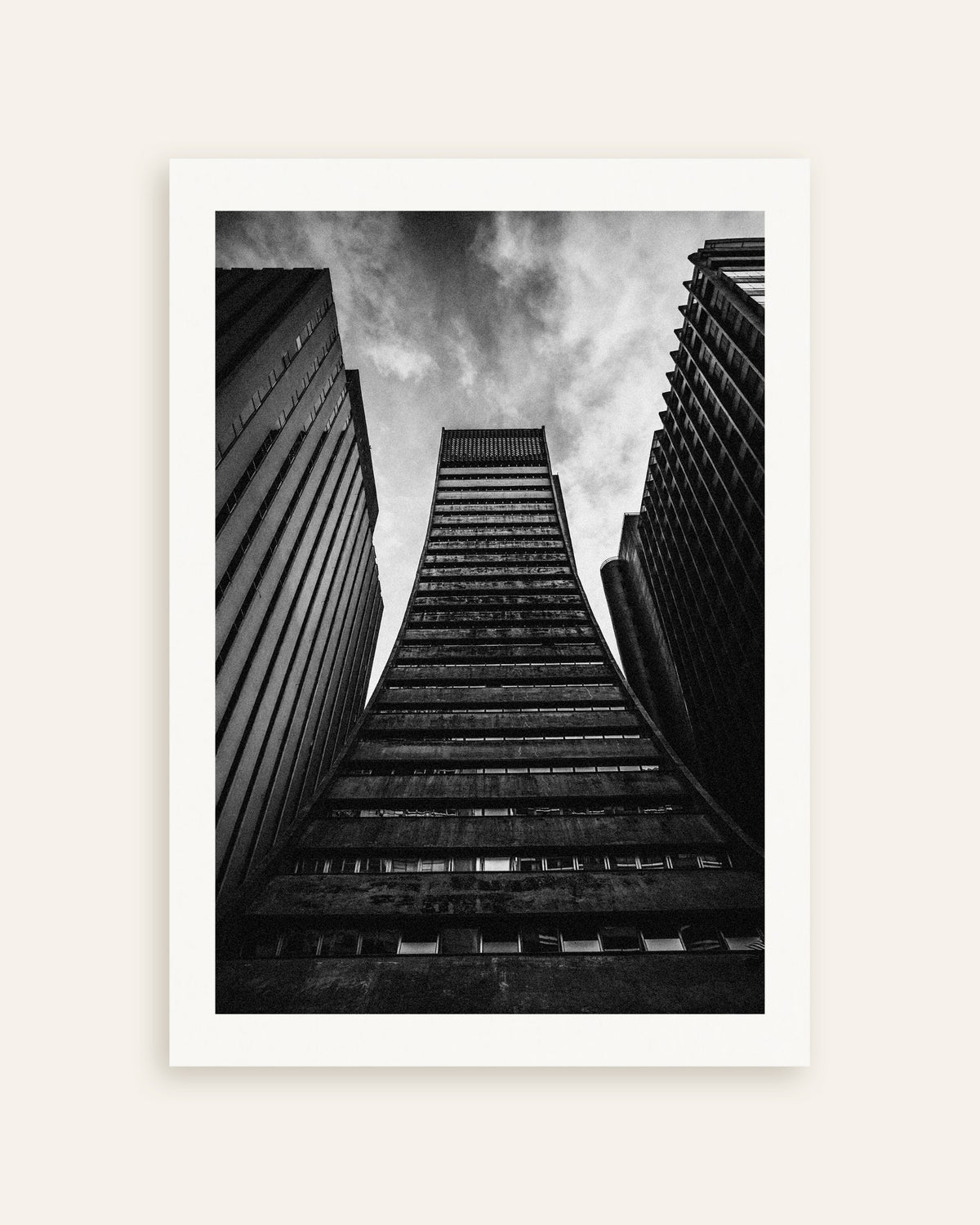 Poster «Torre svasata tra giganti», miniatura