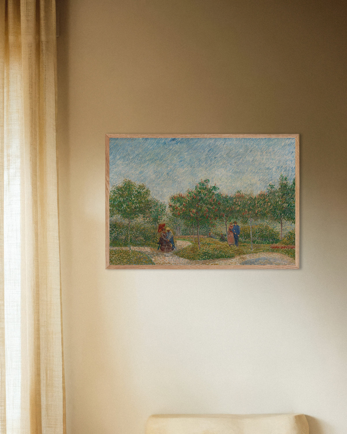 Poster di Giardino con coppie che si corteggiano, Square Saint-Pierre (1887) di Vincent van Gogh, con cornice in legno naturale