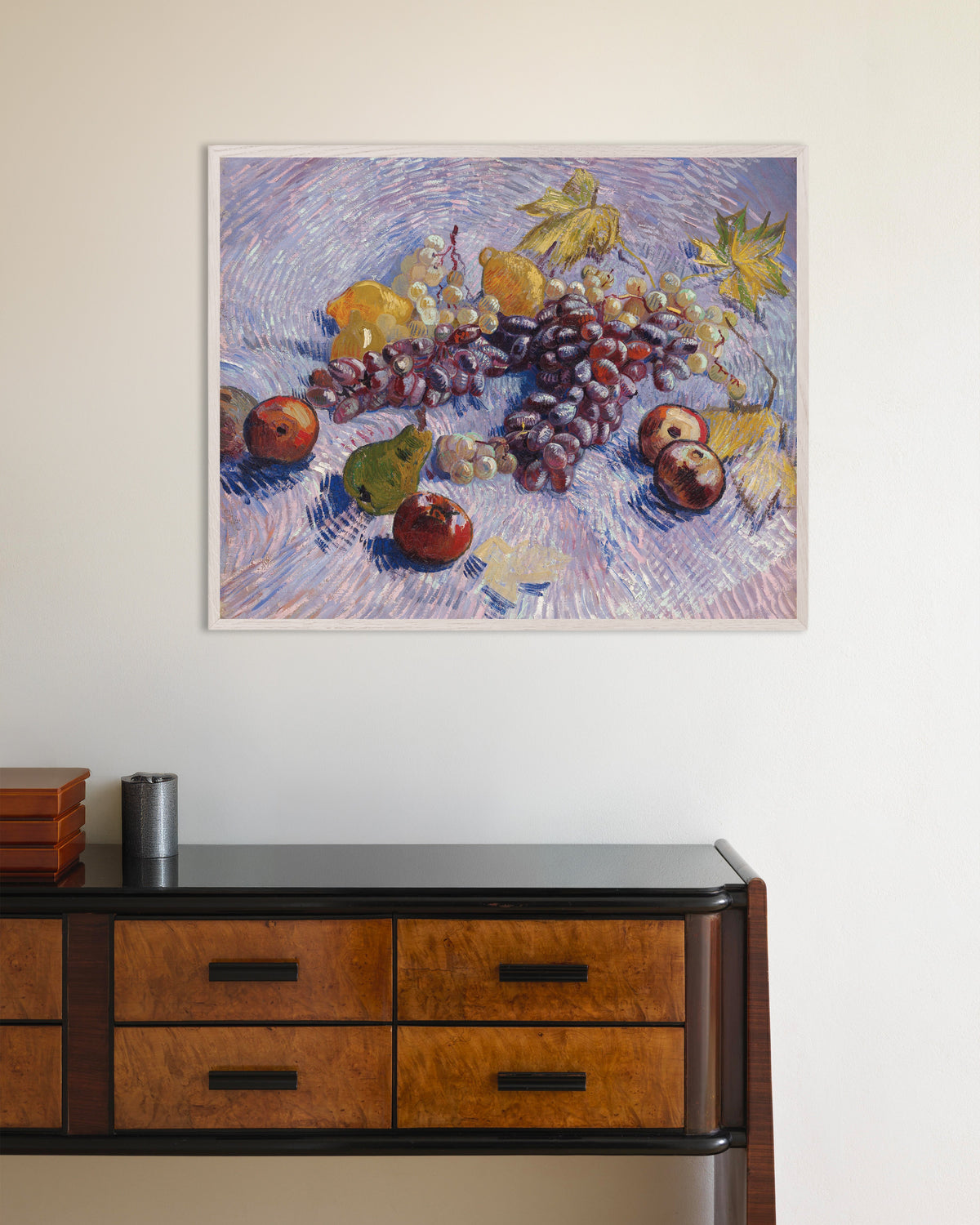 Poster di Uva, limoni, pere e mele (1887) di Vincent van Gogh, con cornice in legno bianco