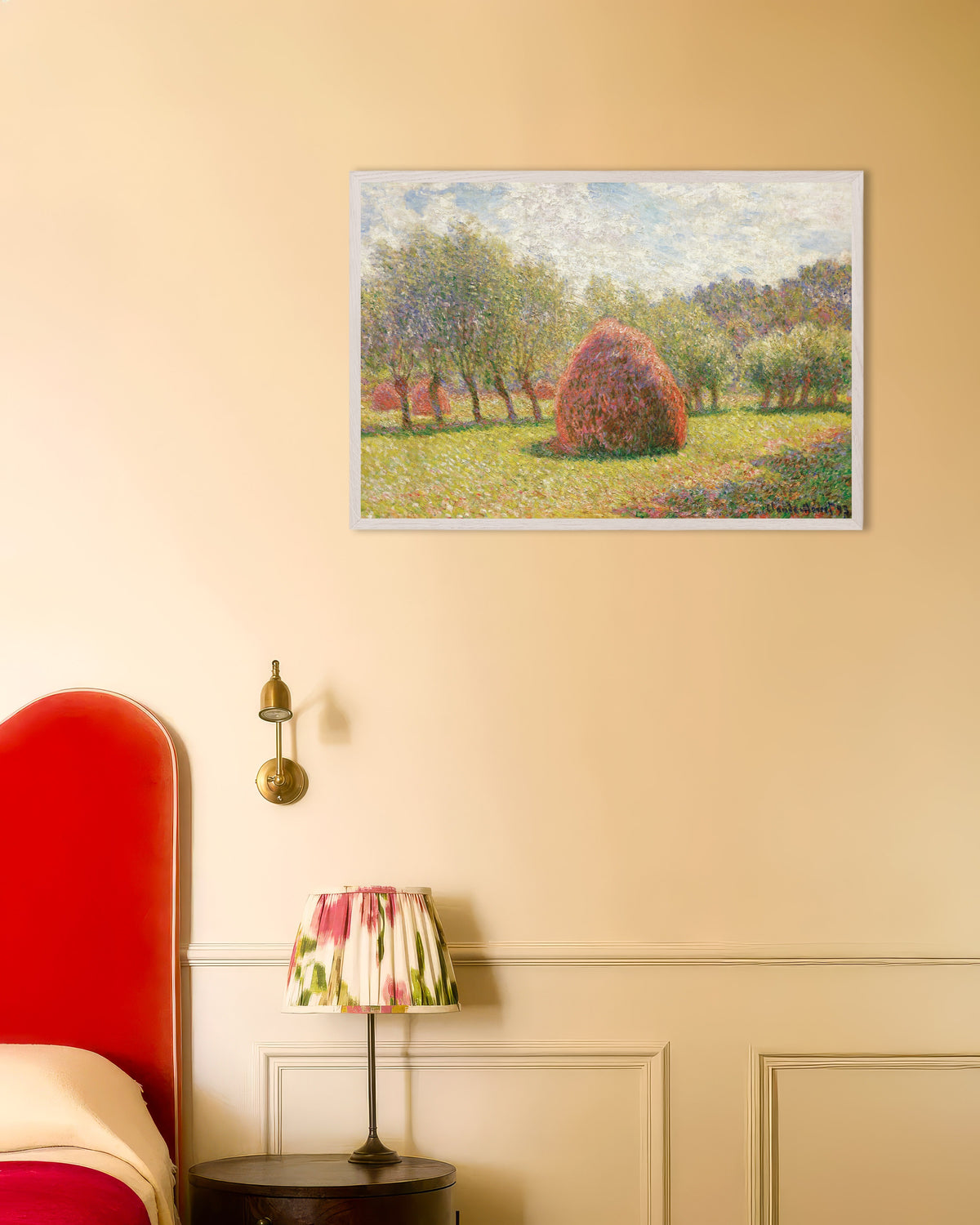 Poster Covoni a Giverny (1893) di Claude Monet con cornice in legno bianco