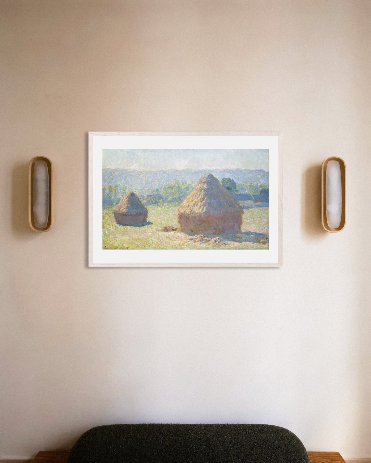 Poster Covoni, fine dell'estate (1891) di Claude Monet con cornice in legno bianco
