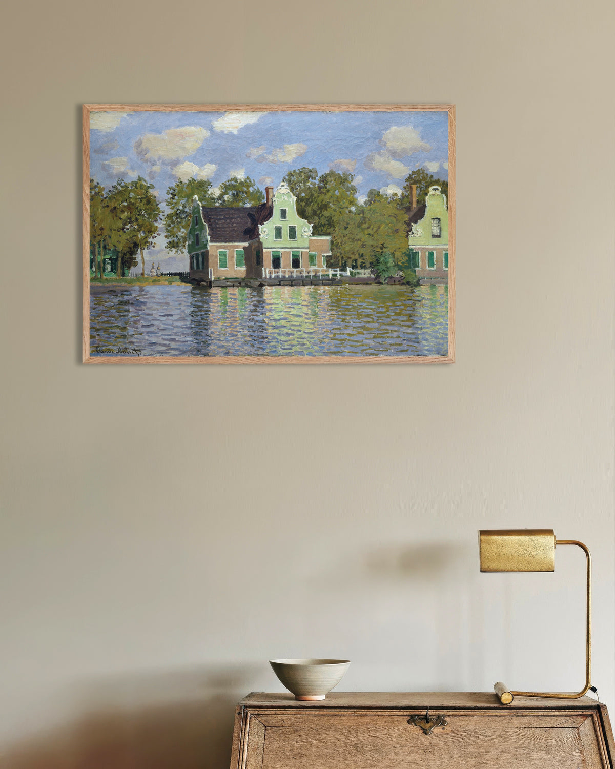 Poster Case sulla riva dello Zaan (1871) di Claude Monet con cornice in legno naturale