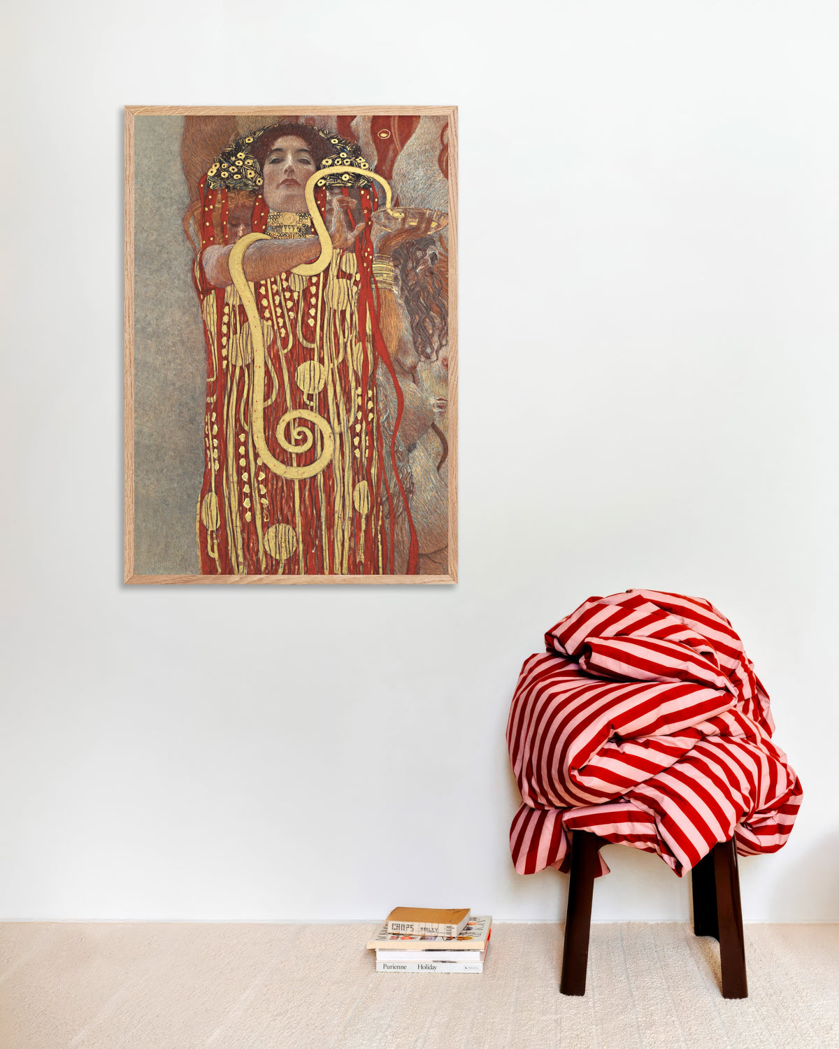 Poster Igea, dettaglio della Medicina (1907) di Gustav Klimt con cornice in legno naturale