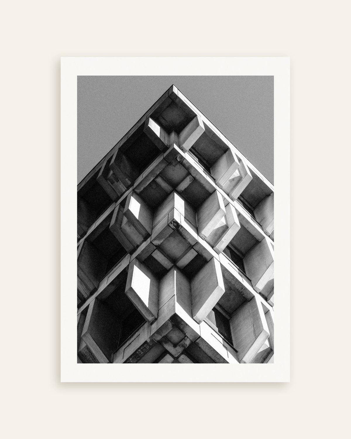 Poster «Piramide rovesciata di blocchi di cemento», miniatura