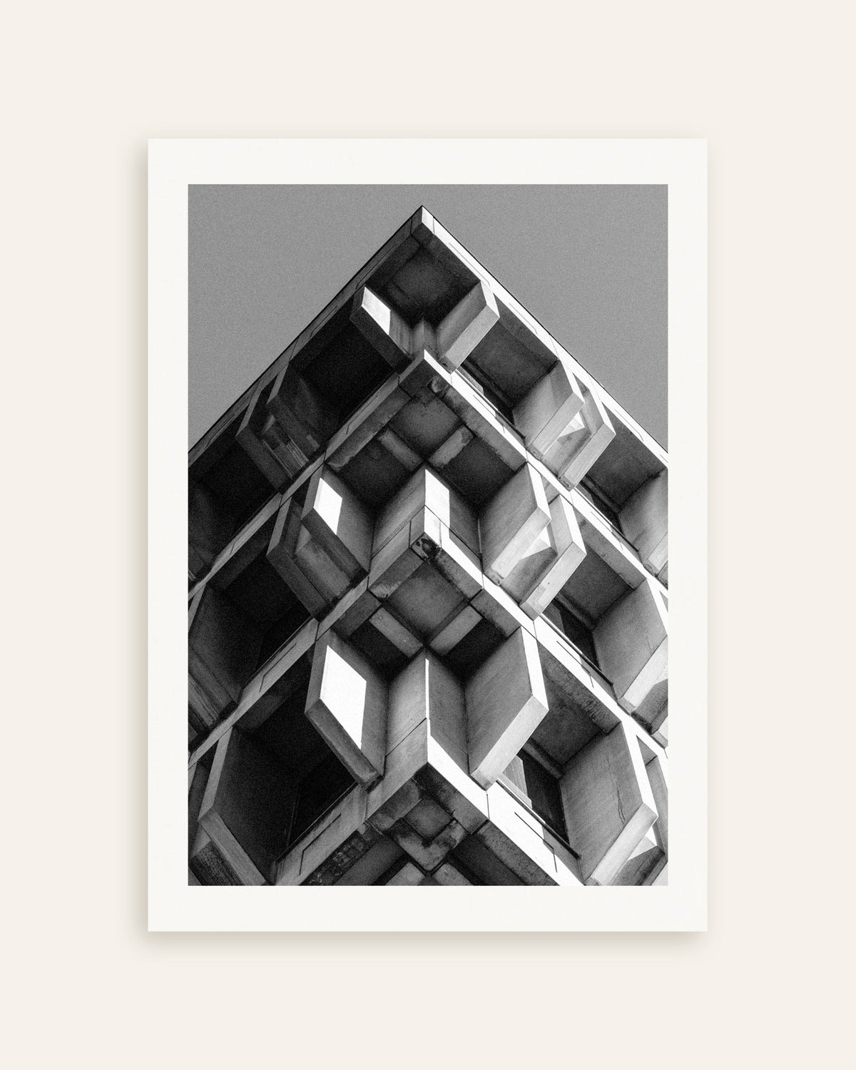 Poster «Piramide rovesciata di blocchi di cemento», miniatura