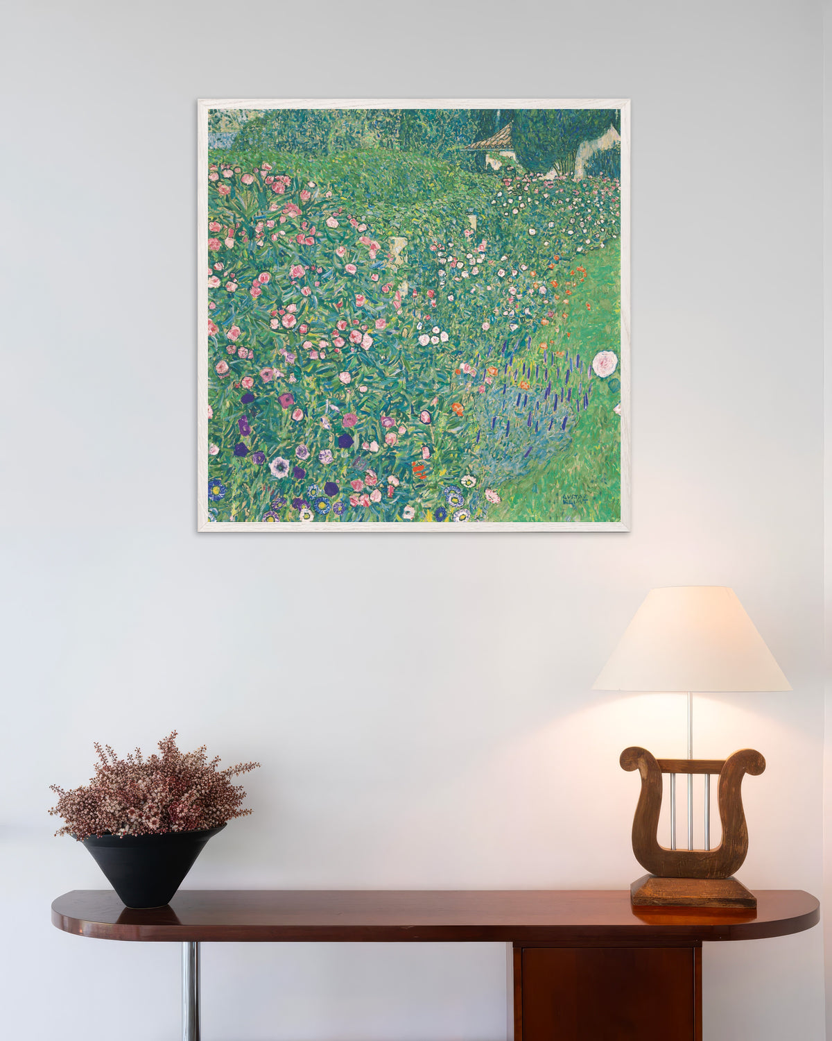 Poster Paesaggio di giardino italiano (1913) di Gustav Klimt con cornice in legno bianco