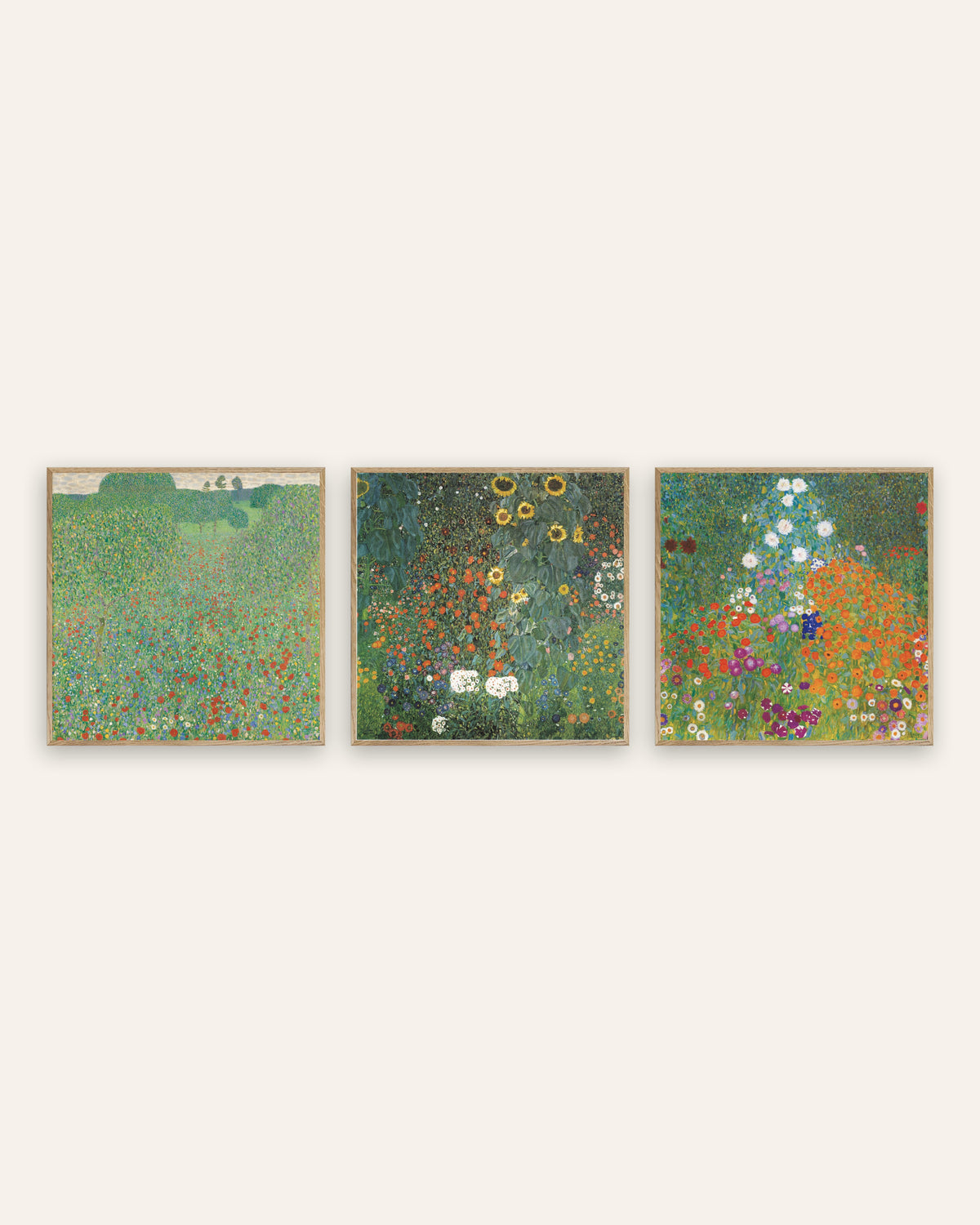 Poster Klimt, set da 3: Campo di papaveri, Giardino con girasoli e Giardino di campagna, con cornici in rovere naturale