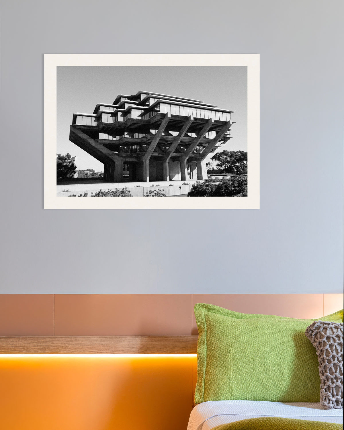 Poster «Biblioteca su pilastri di cemento»