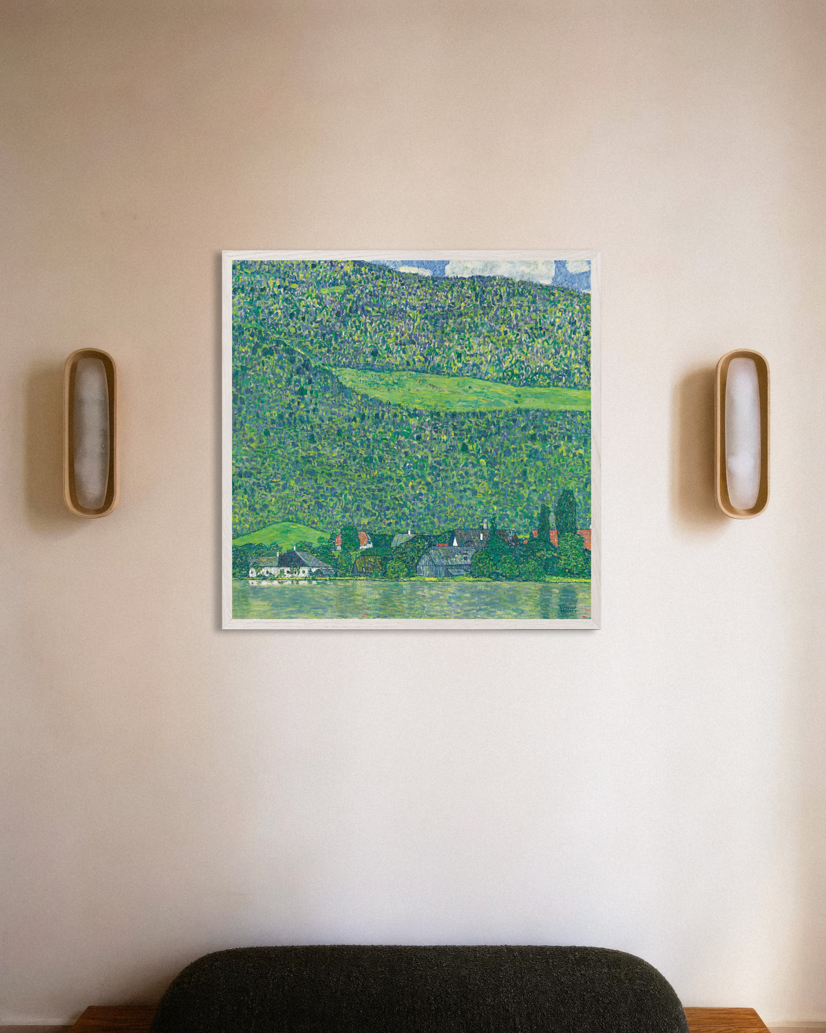 Poster di Litzlberg sul lago Attersee (1914–1915) di Gustav Klimt, con cornice in legno bianco