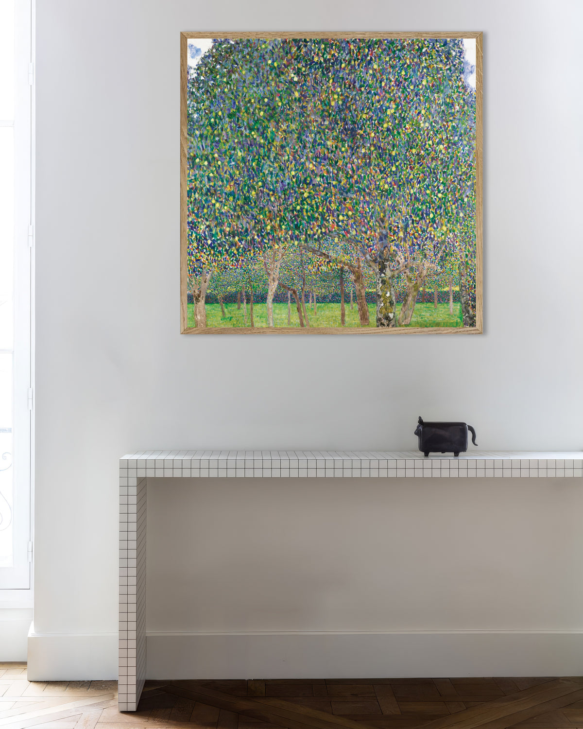 Poster Il pero (1903) di Gustav Klimt con cornice in legno naturale