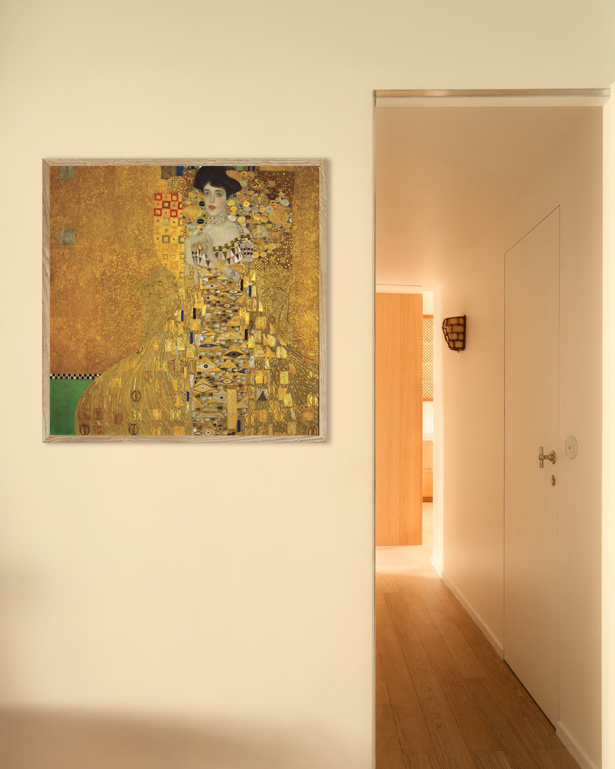 Poster Ritratto di Adele Bloch-Bauer I (1907) di Gustav Klimt con cornice in legno naturale