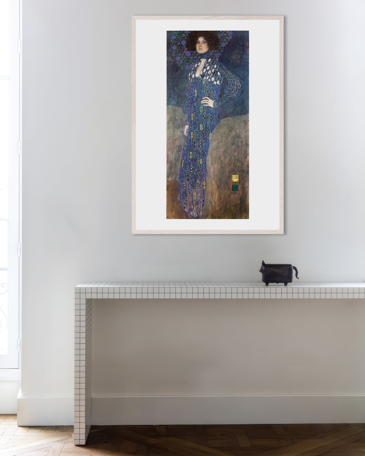 Poster Ritratto di Emilie Flöge (1902) di Gustav Klimt con cornice in legno bianco