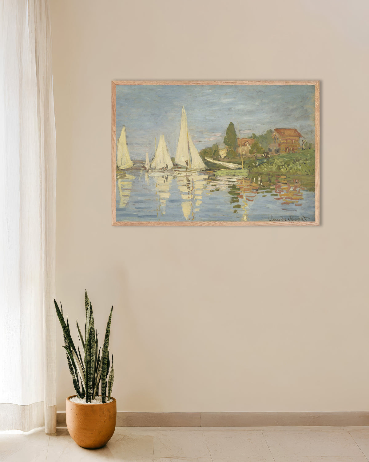 Poster Regate ad Argenteuil (circa 1872) di Claude Monet con cornice in legno naturale