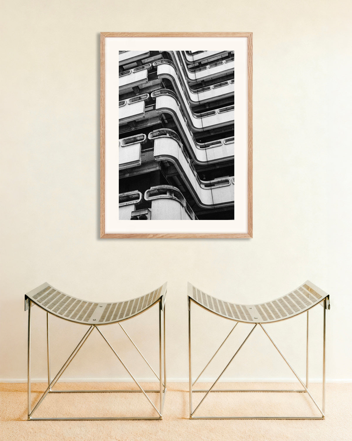Poster «Balconi in cemento ondulato», con cornice in legno naturale