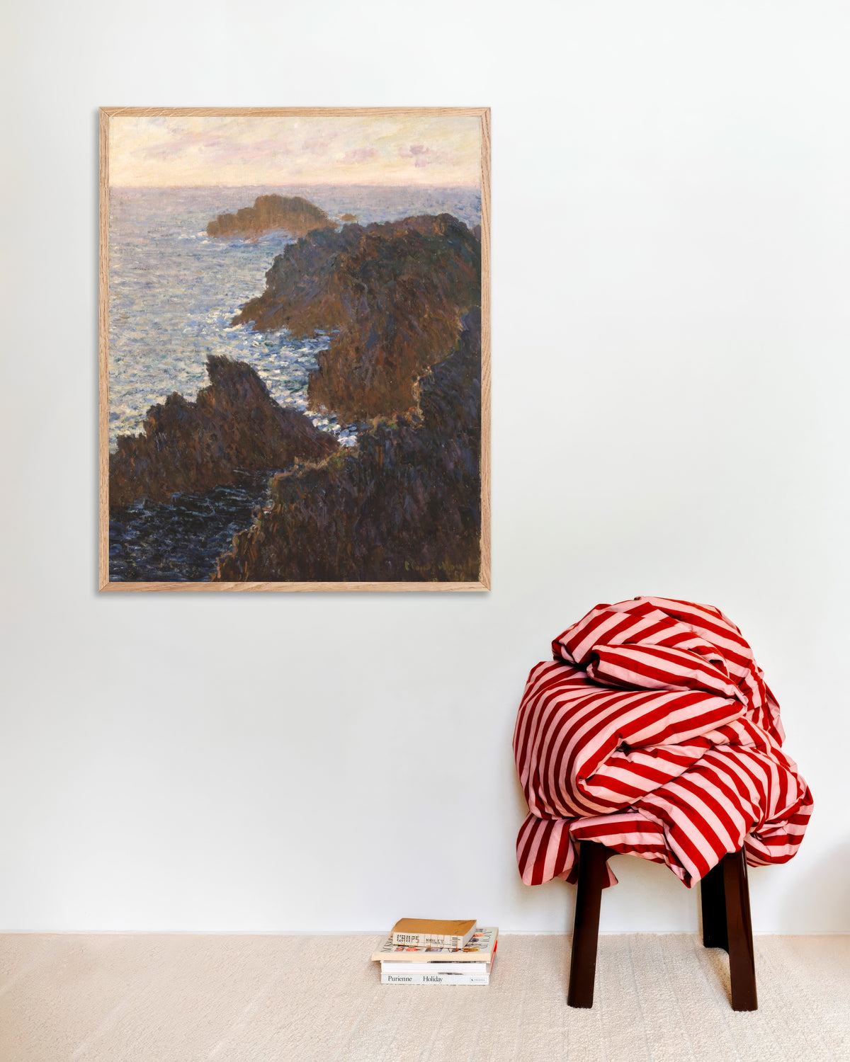 Poster Scogli a Belle-Île, Port-Domois (1886) di Claude Monet con cornice in legno naturale