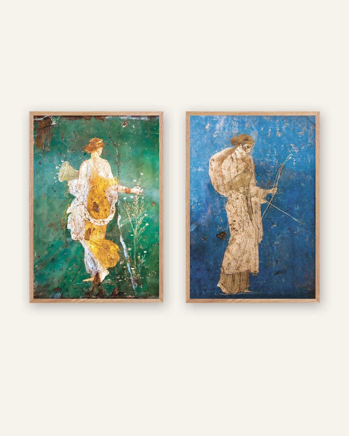 Set da 2 poster di affreschi romani, Flora e Artemide, con cornici in legno naturale