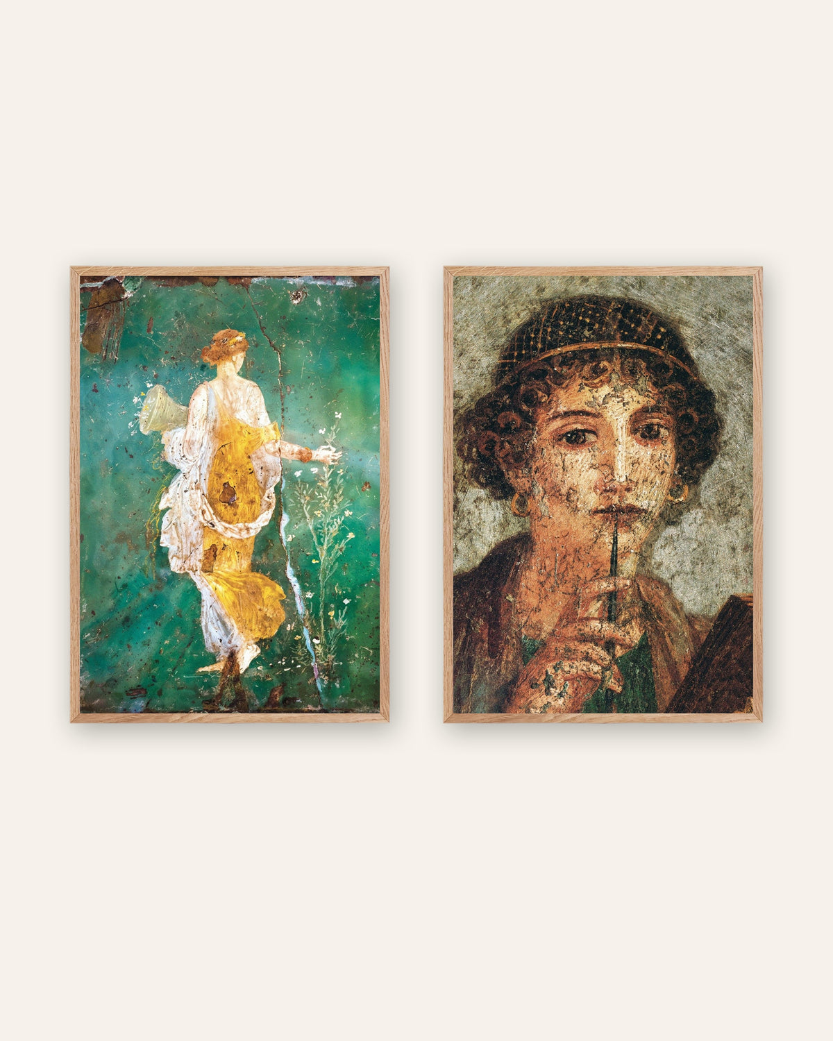 Set da 2 poster di affreschi romani, Flora e Saffo, con cornici in legno naturale