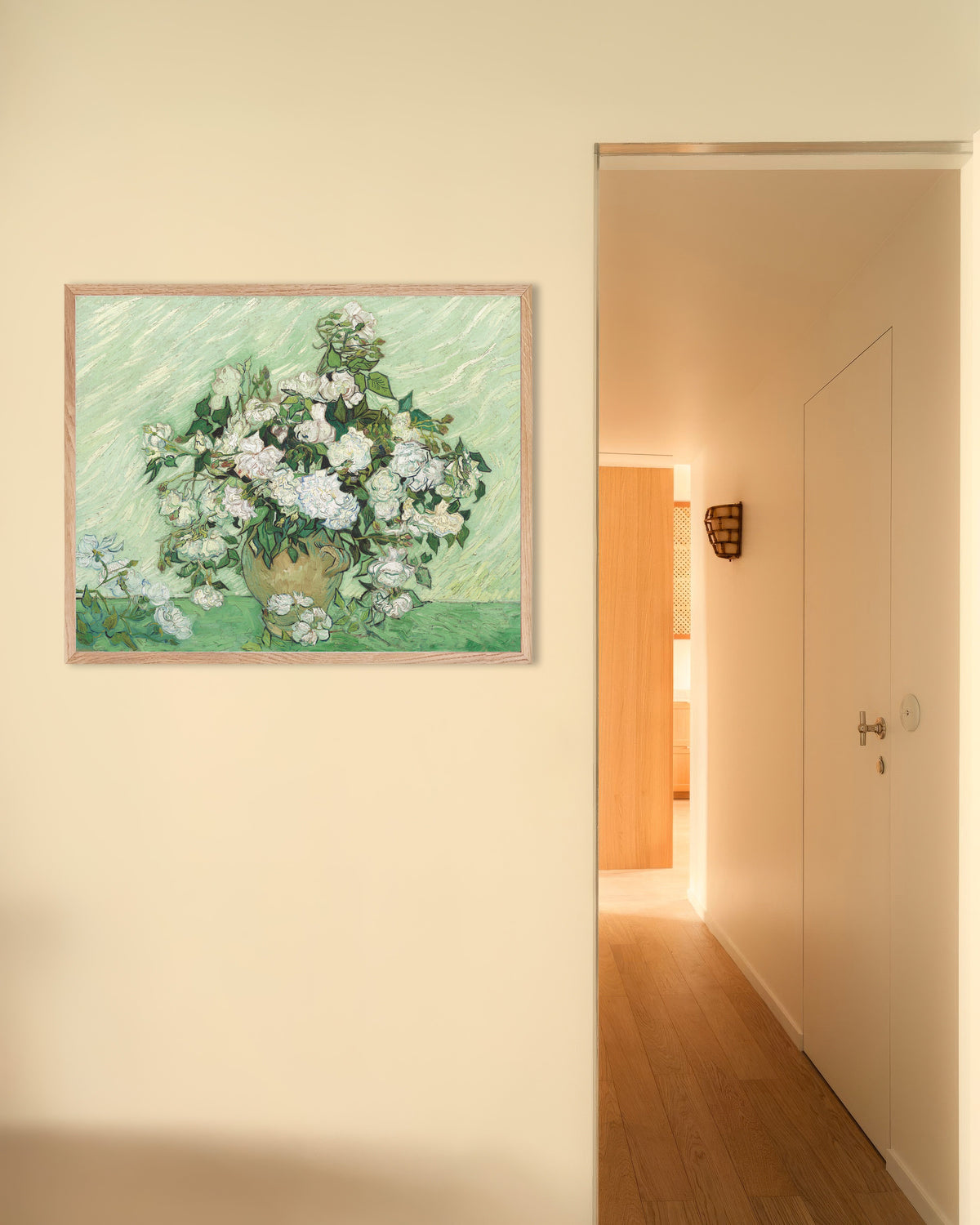 Poster Rose (1890) di Vincent van Gogh, con cornice in legno naturale