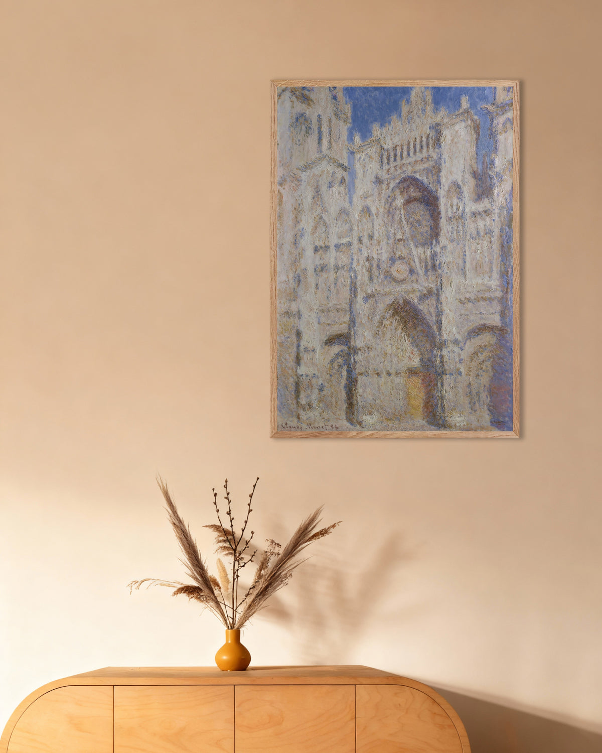 Poster La cattedrale di Rouen, il portale, pieno sole (1894) di Claude Monet con cornice in legno naturale