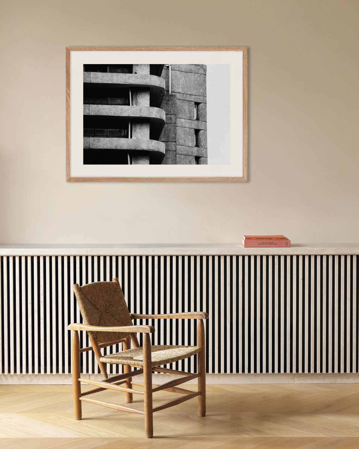 Poster «Solette arrotondate dei balconi», con cornice in legno naturale