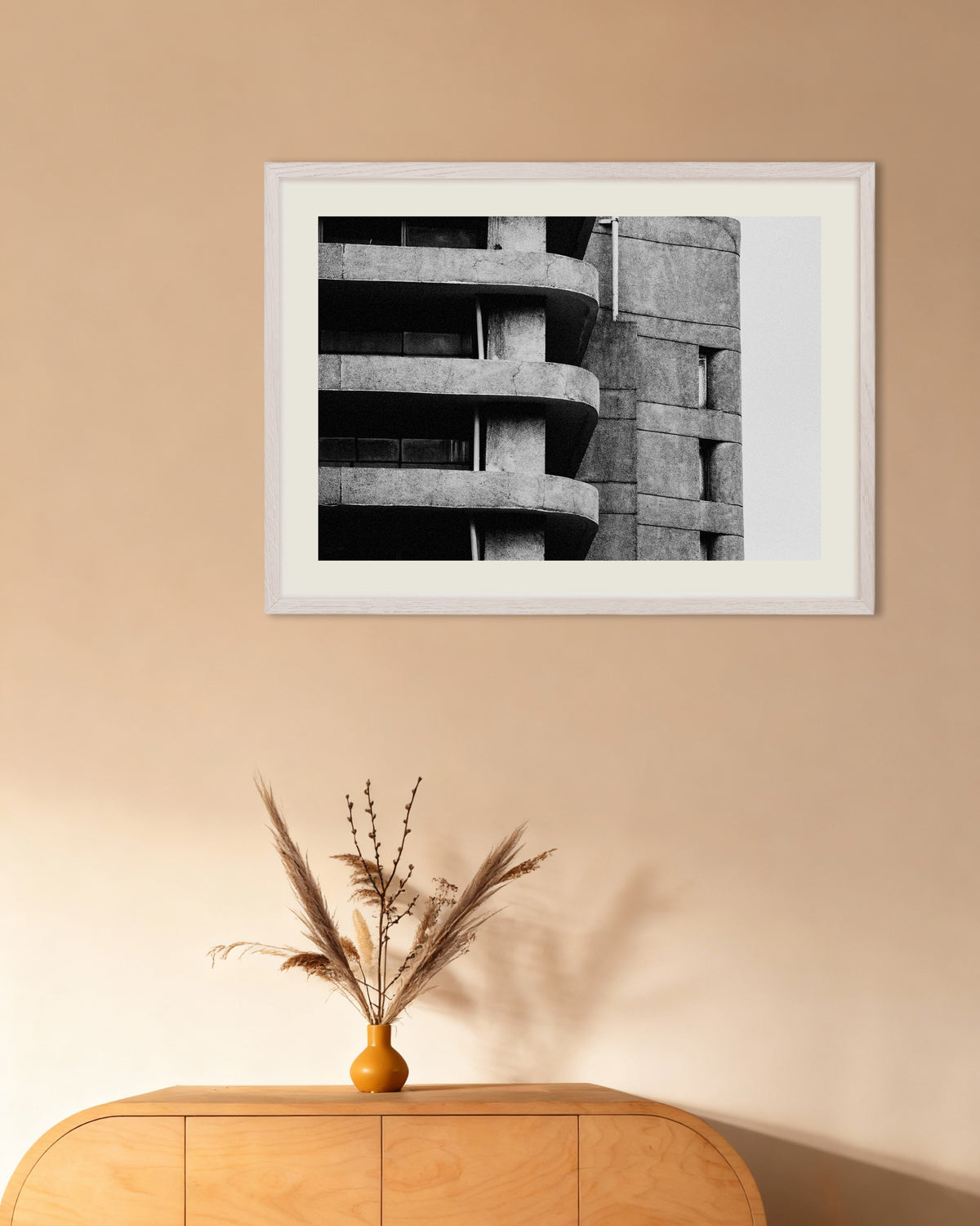 Poster «Solette arrotondate dei balconi», con cornice in legno bianco