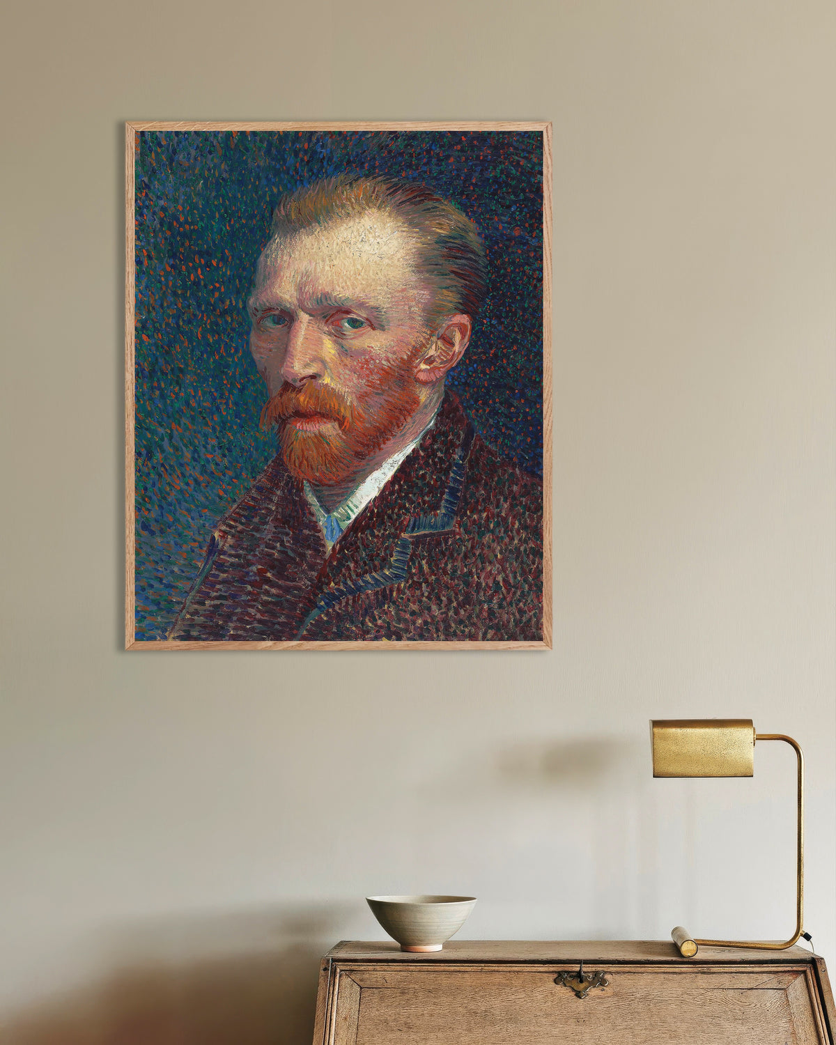 Poster di Autoritratto su sfondo blu puntinato (1887) di Vincent van Gogh, con cornice in legno naturale