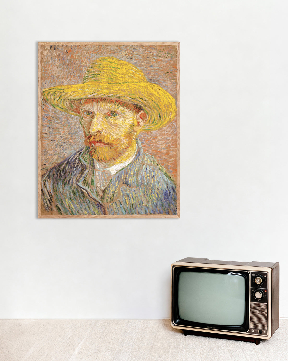 Poster di Autoritratto con cappello di paglia su fondo arancione (1887) di Vincent van Gogh, con cornice in legno naturale