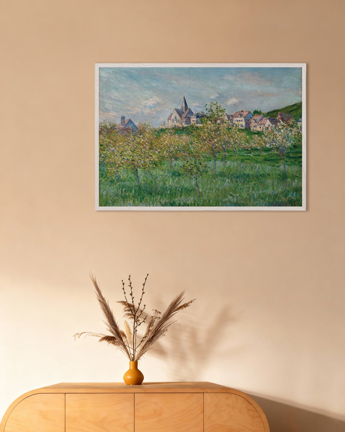 Poster Primavera a Giverny, effetto pomeridiano (1885) di Claude Monet con cornice in legno bianco