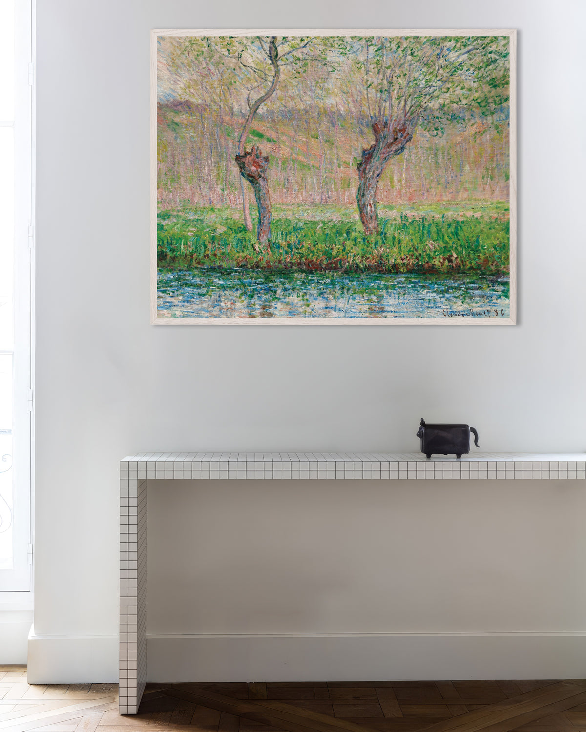 Poster Primavera, salici (1885) di Claude Monet con cornice in legno bianco