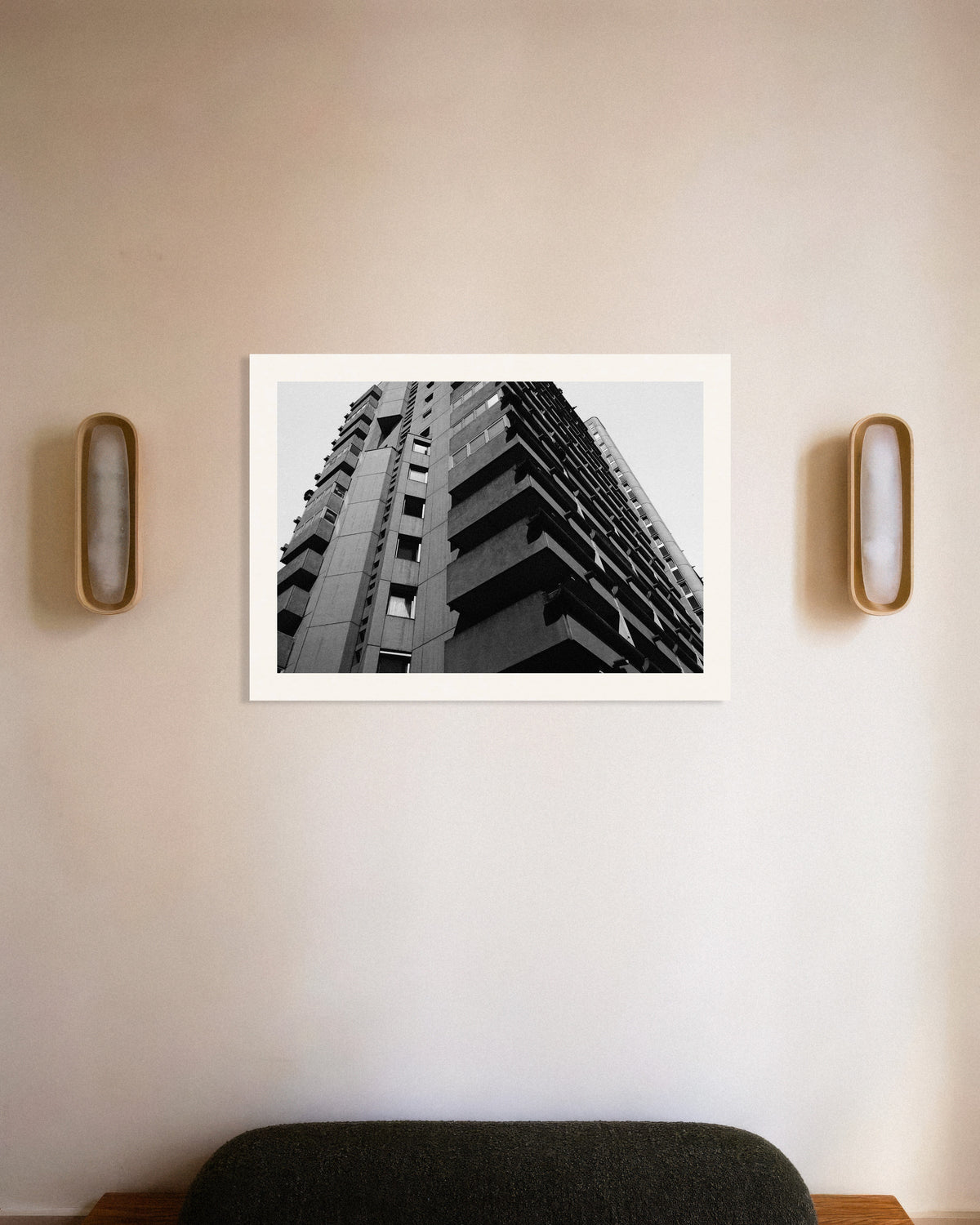 Poster «Balconi in cemento sovrapposti, visti dal basso»