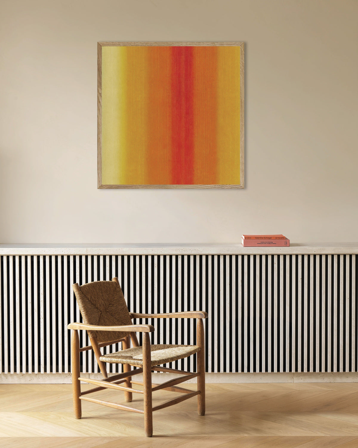Poster Sunlit Stripes - Linee astratte dai toni caldi, con cornice in legno naturale