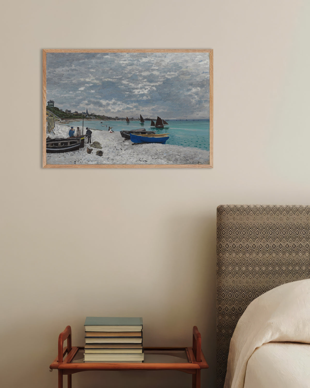 Poster La spiaggia di Sainte-Adresse (1867) di Claude Monet con cornice in legno naturale