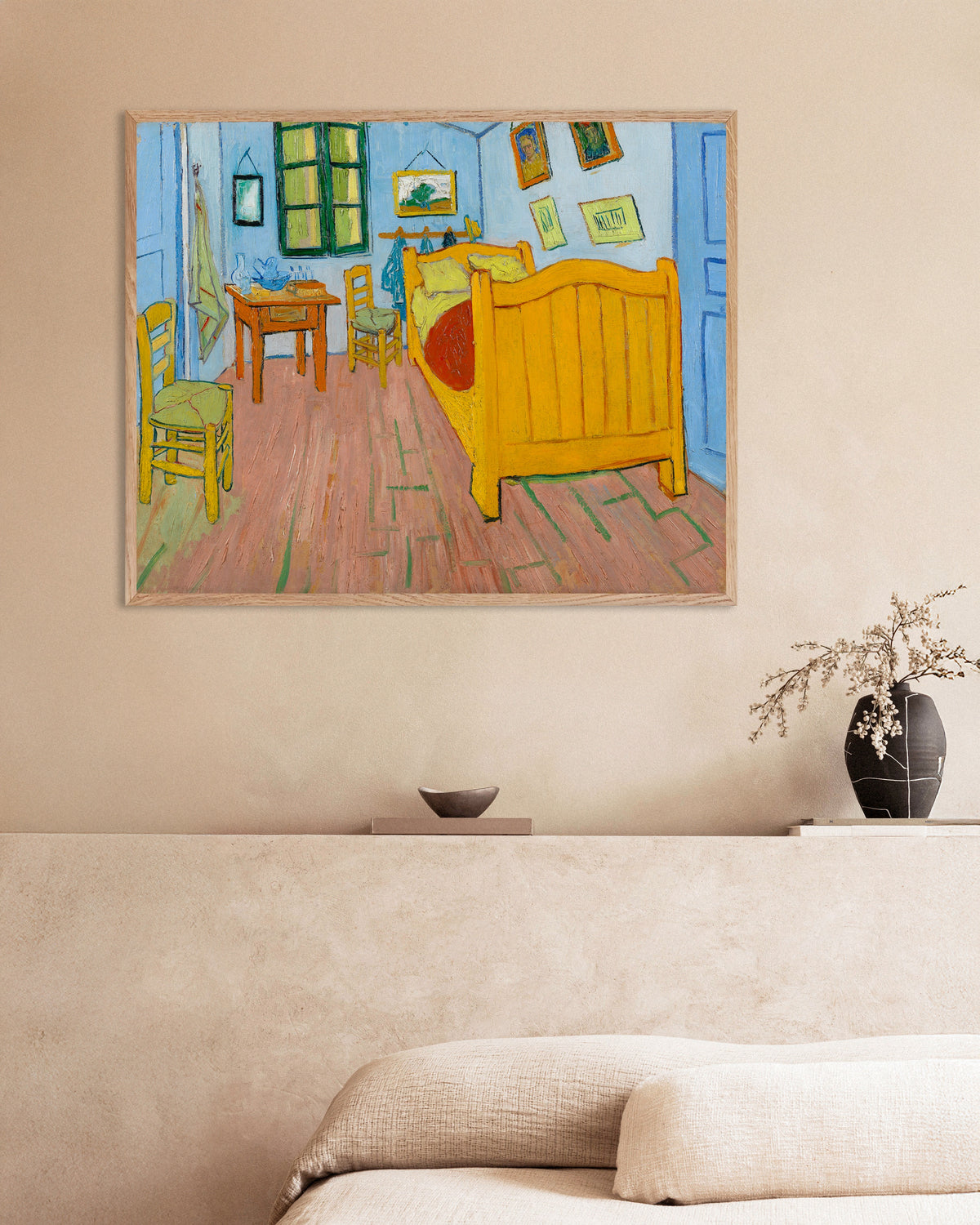 Poster di La camera da letto (1888) di Vincent van Gogh, con cornice in legno naturale