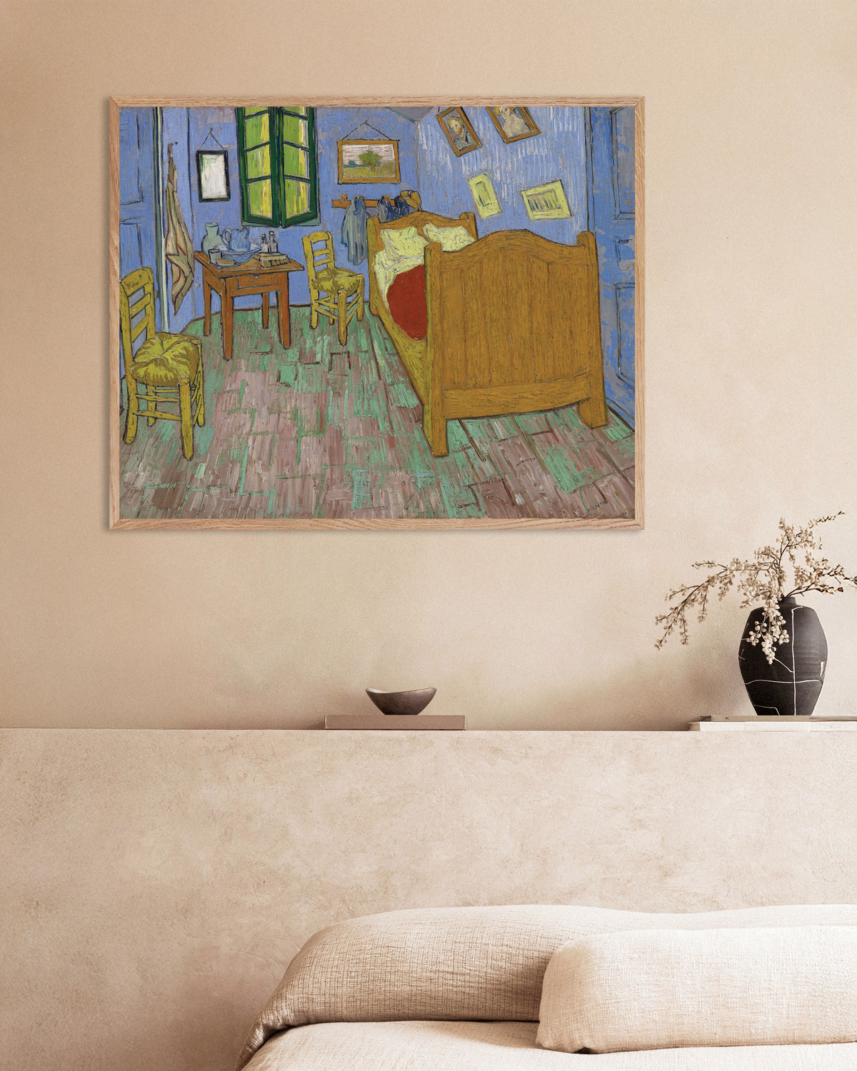 Poster di La camera da letto, versione di Saint-Rémy (1889) di Vincent van Gogh, con cornice in legno naturale