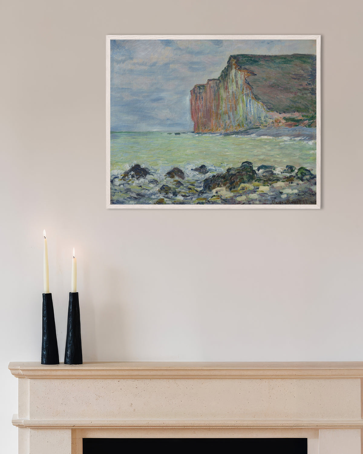 Poster La scogliera delle Petites-Dalles (1881) di Claude Monet con cornice in legno bianco