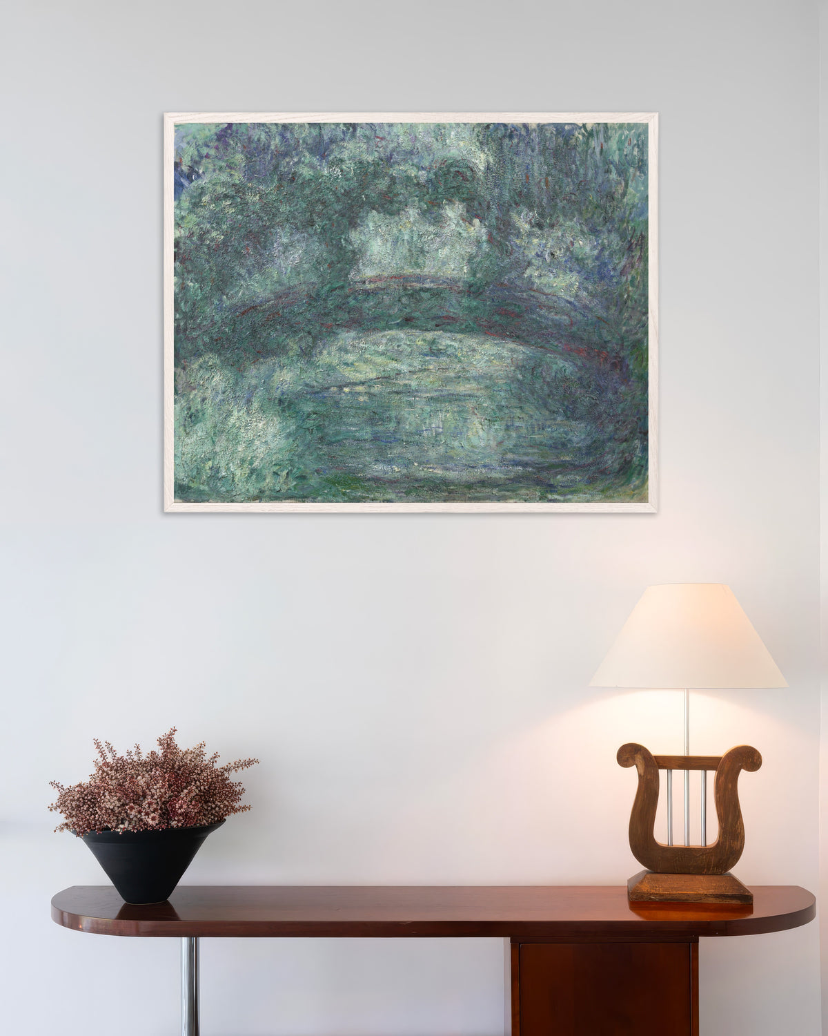 Poster Il ponte giapponese (1919–1924) di Claude Monet con cornice in legno bianco