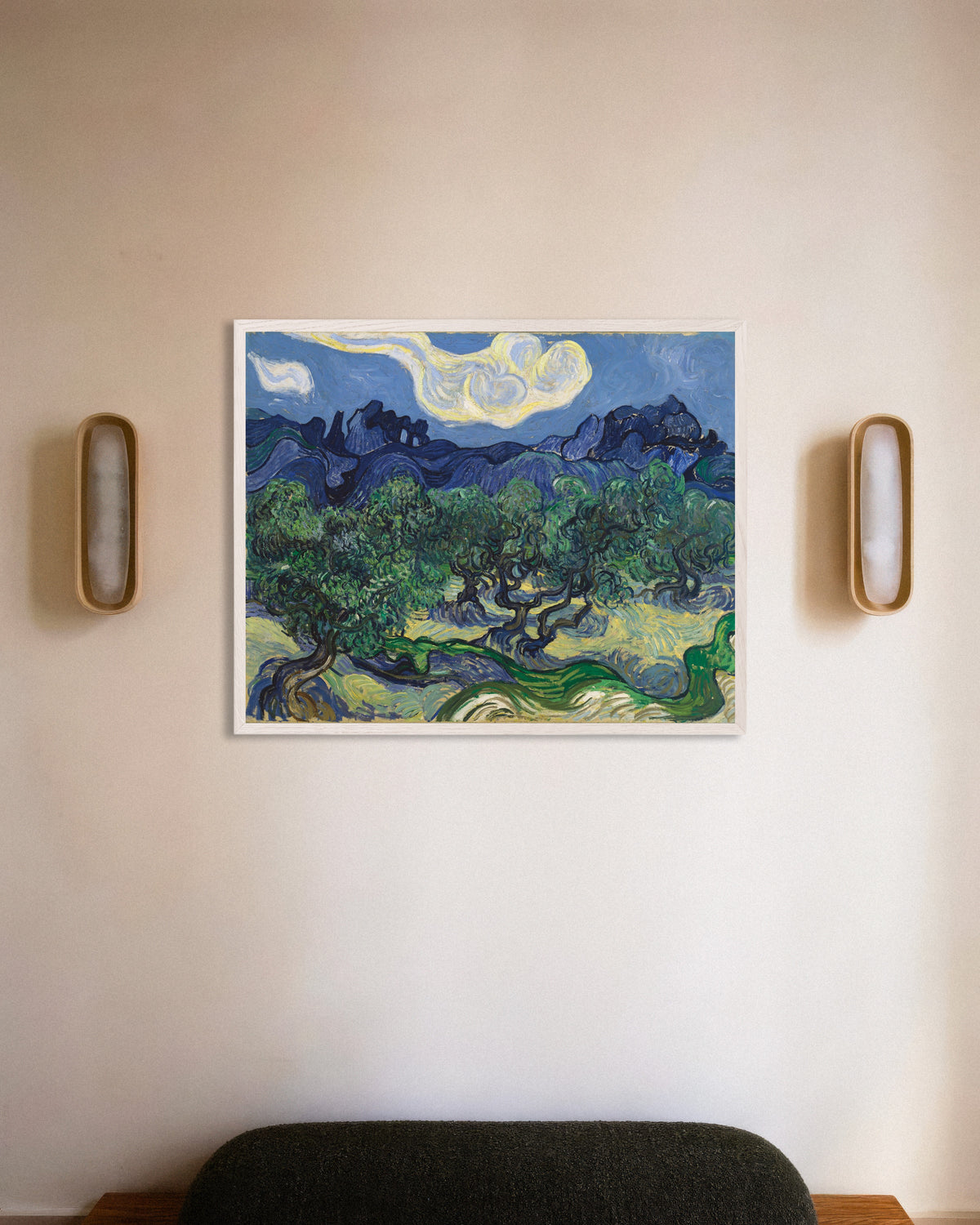 Poster de Gli ulivi (1889) di Vincent van Gogh con cornice in legno bianco