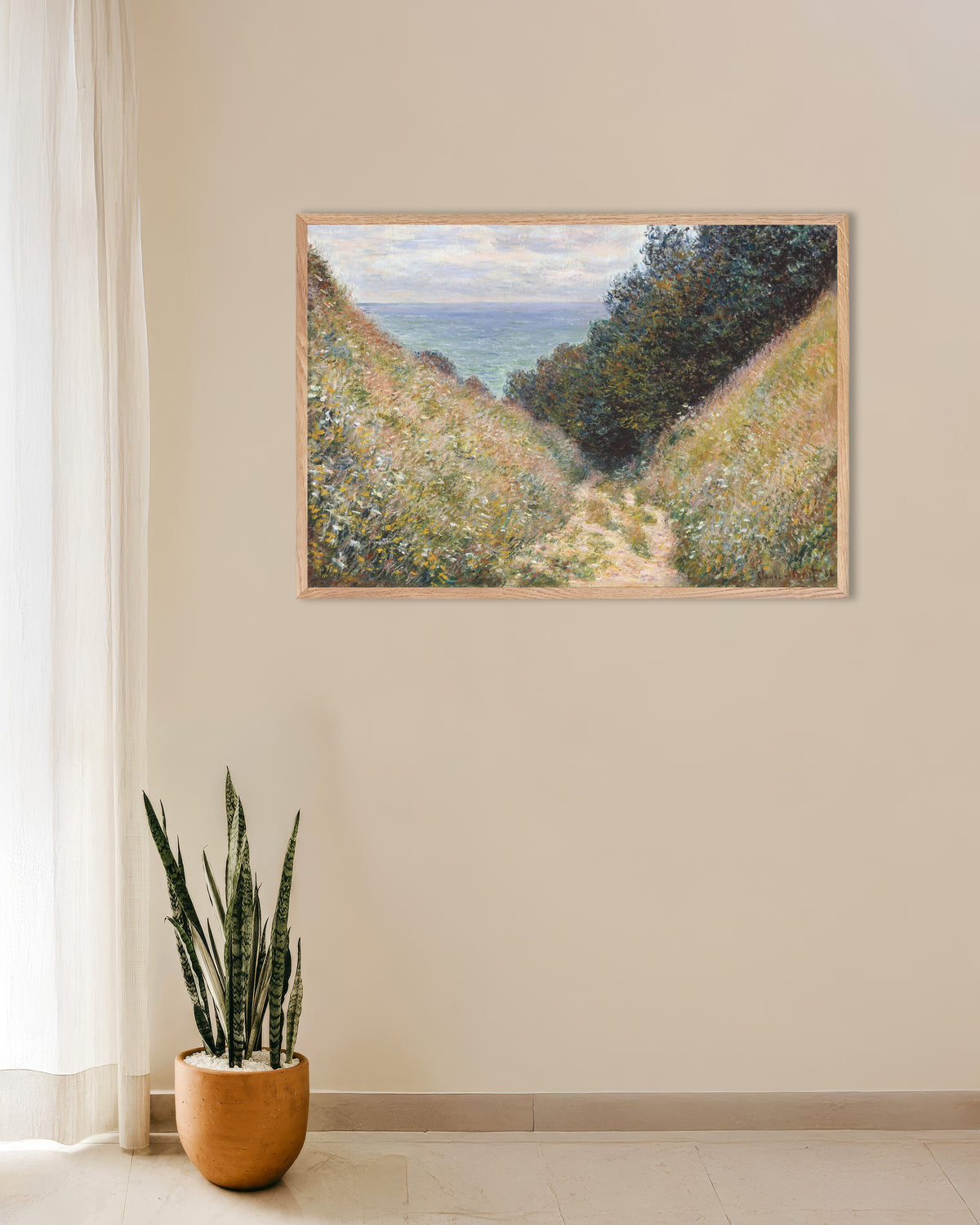 Poster Sentiero della Cavée a Pourville (1882) di Claude Monet con cornice in legno naturale