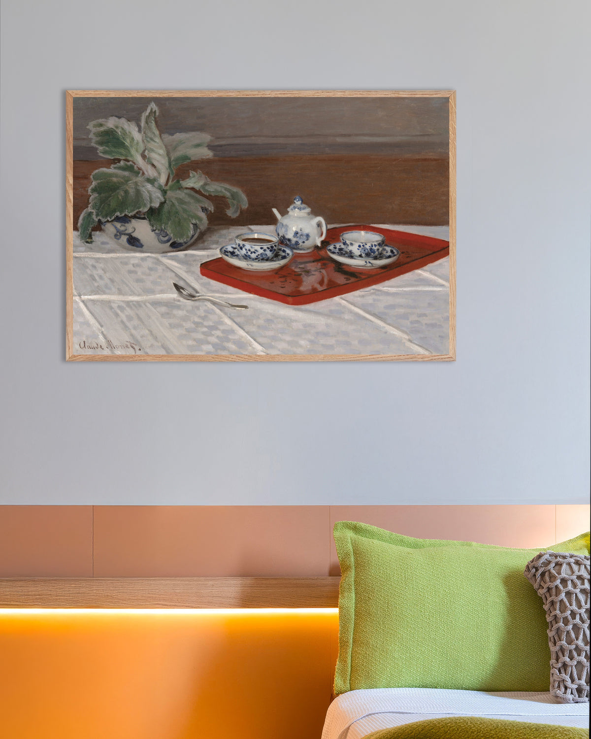Poster Il servizio da tè (1872) di Claude Monet con cornice in legno naturale