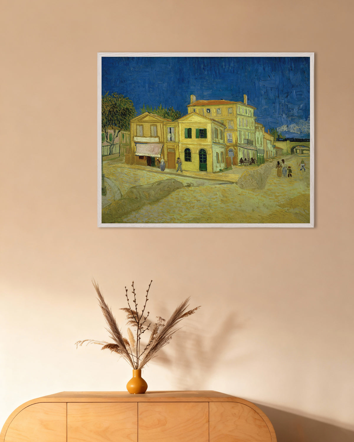 Poster di La casa gialla, La strada (1888) di Vincent van Gogh, con cornice in legno bianco