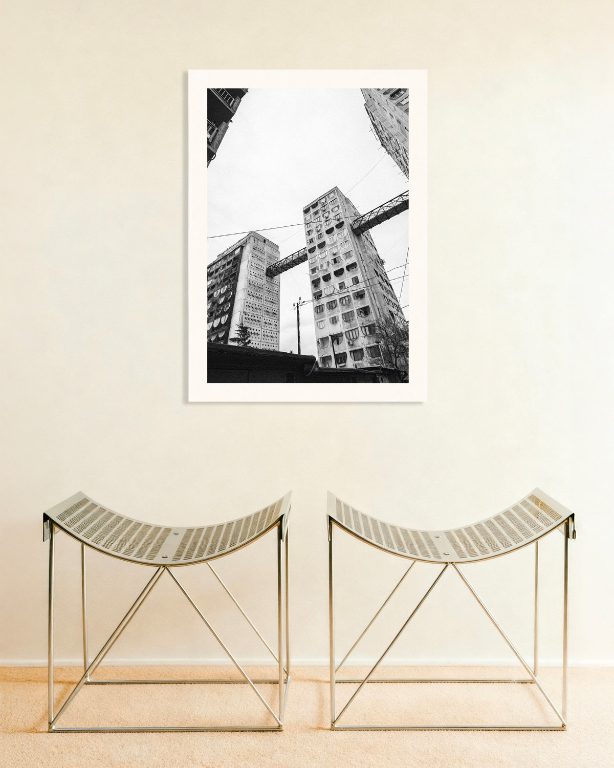 Poster «Torri collegate da ponti viste dal basso»