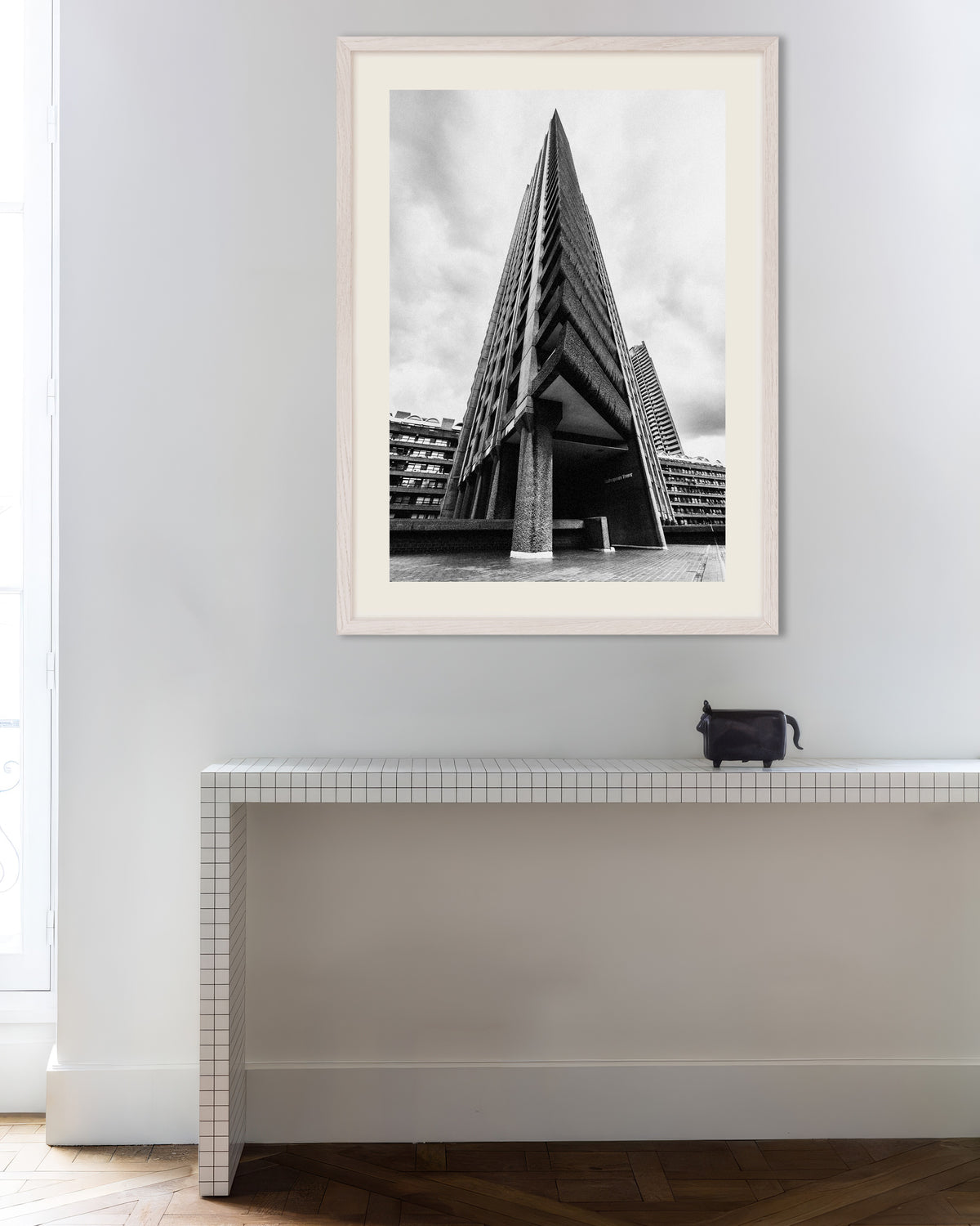 Poster «Prua di una torre triangolare», con cornice in legno bianco