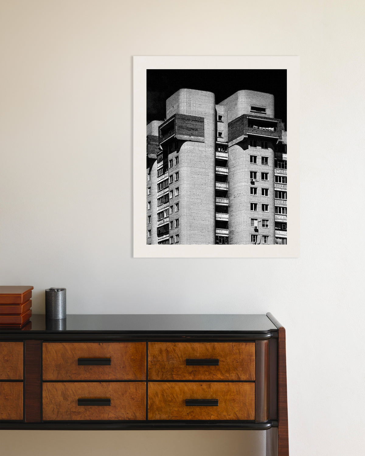 Poster «Due torri gemelle arrotondate di notte»