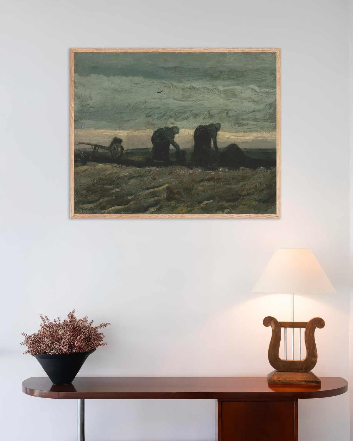 Poster di Due donne sulla brughiera (1883) di Vincent van Gogh, con cornice in legno naturale