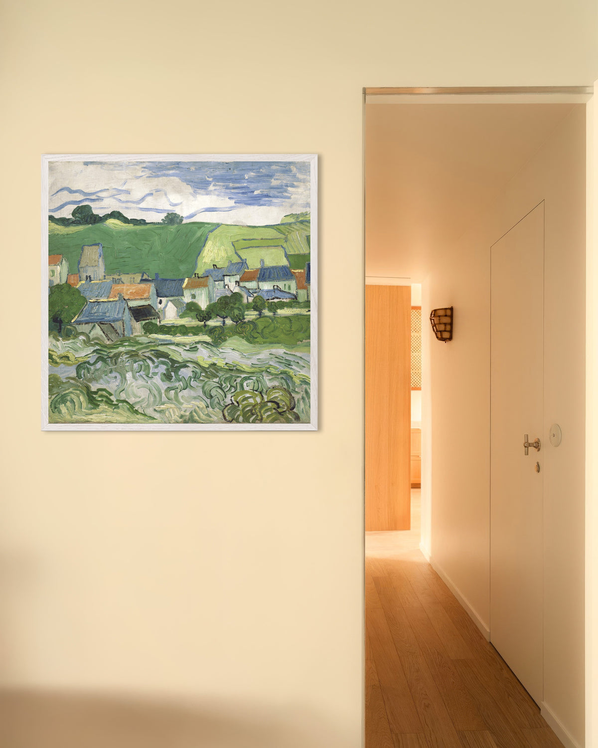 Poster di Veduta di Auvers (1890) di Vincent van Gogh, con cornice in legno bianco