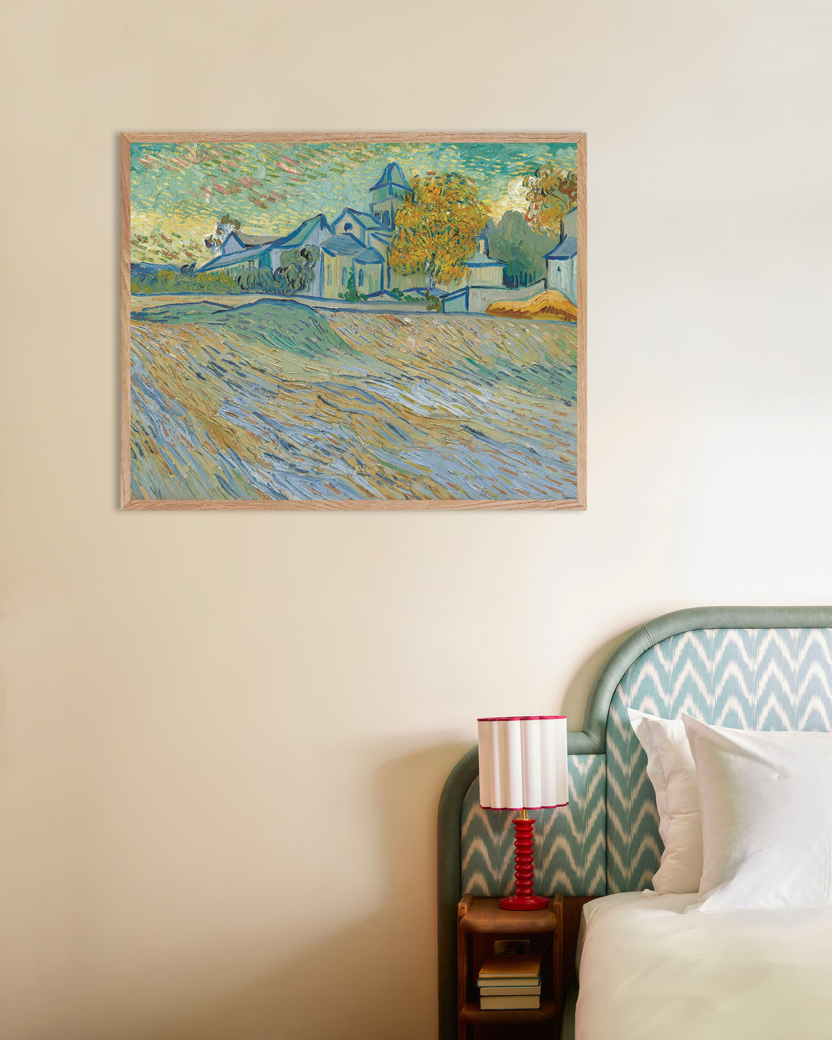 Poster di Veduta del manicomio e della cappella di Saint-Rémy (1889) di Vincent van Gogh, con cornice in legno naturale