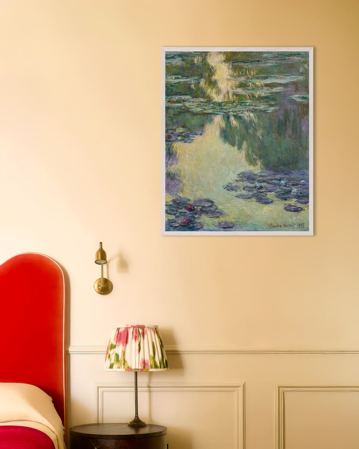 Poster Ninfee (1907) di Claude Monet con cornice in legno bianco