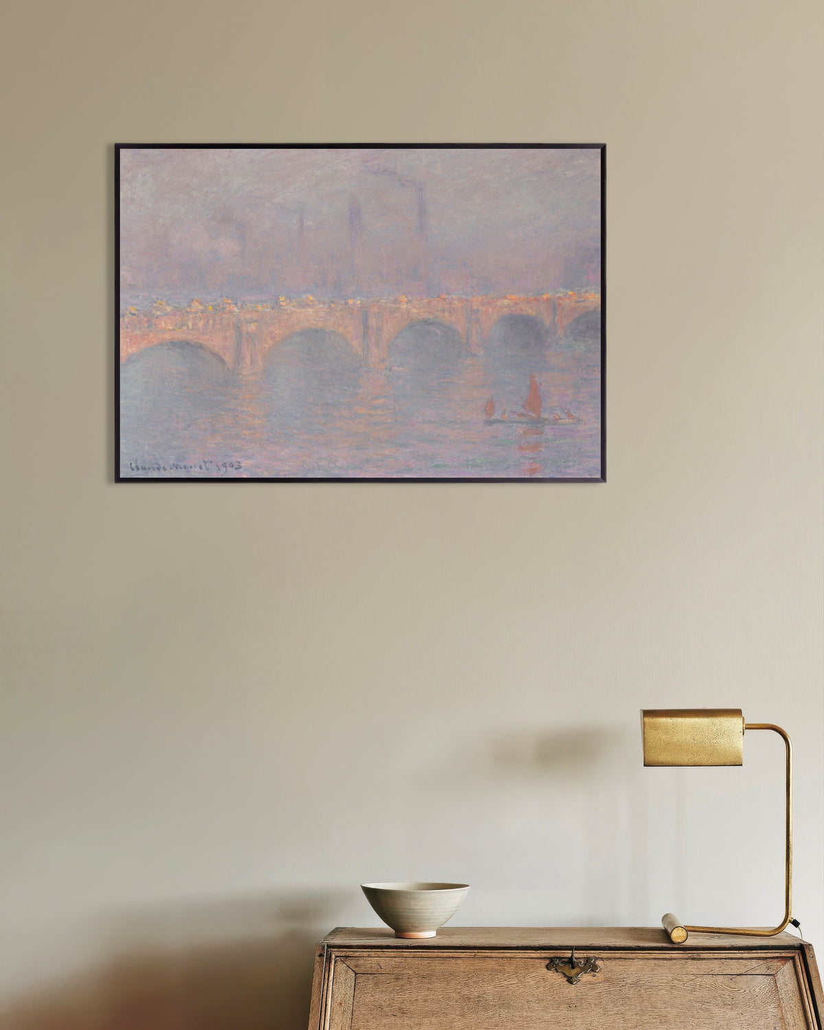 Poster Il ponte di Waterloo, sole velato (1899–1903) di Claude Monet con cornice in metallo