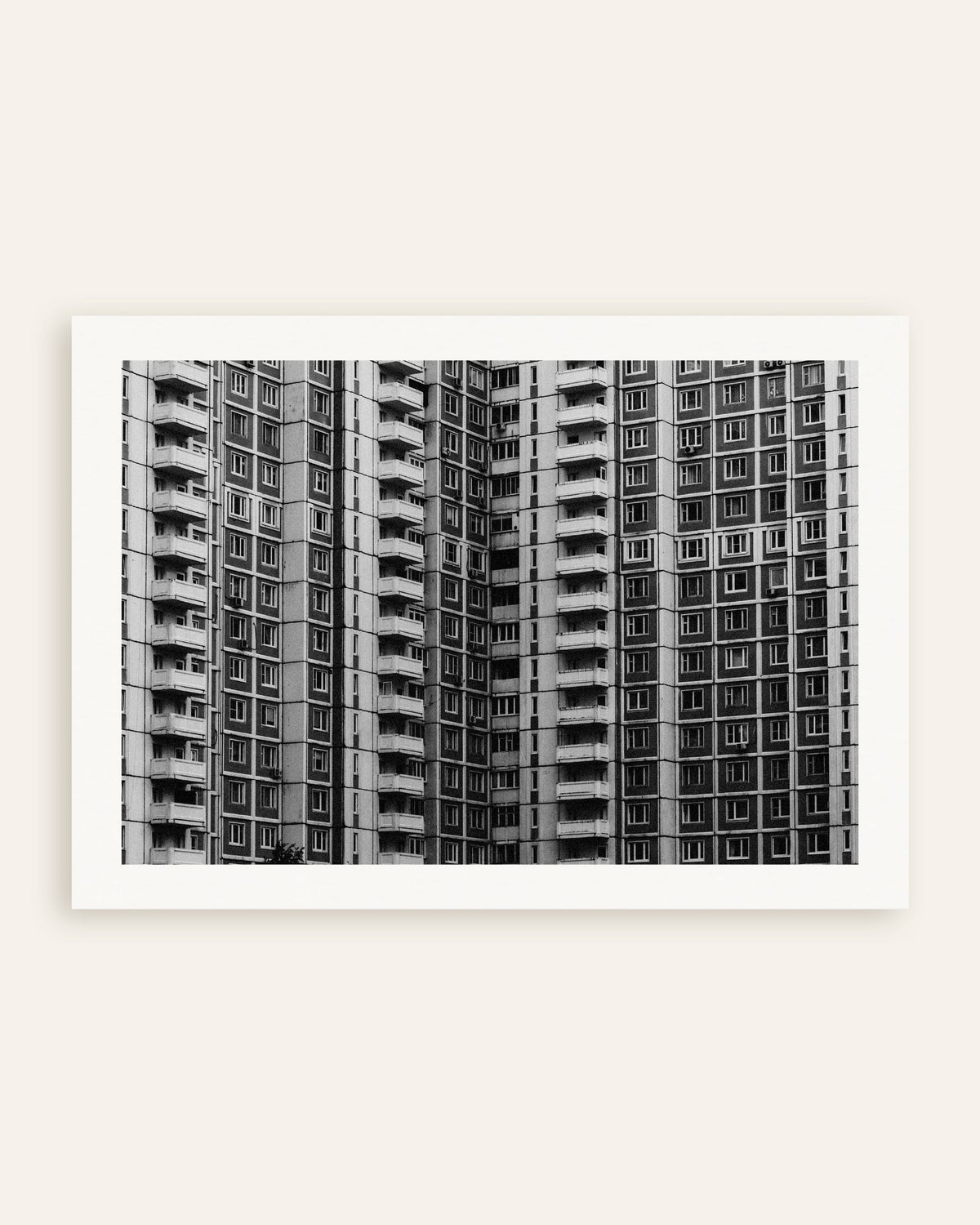 Poster «Griglia di finestre di un palazzo residenziale», miniatura