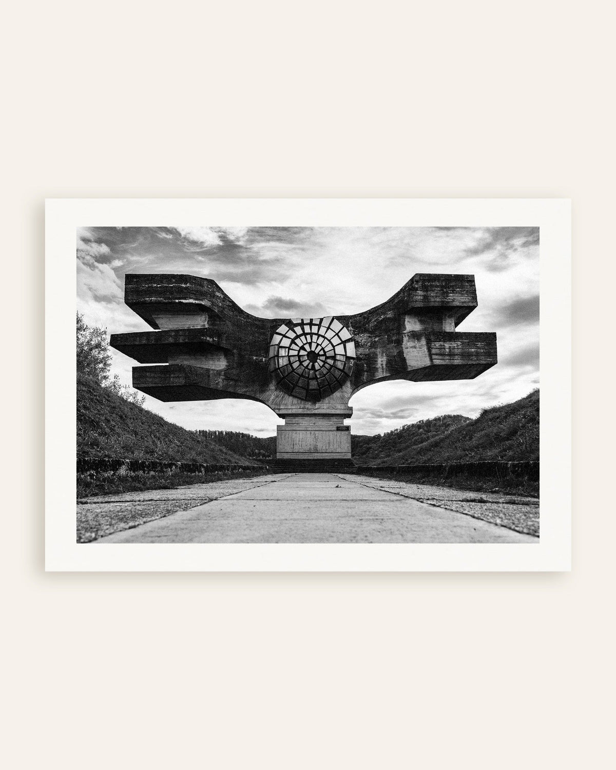 Poster «Monumento alato alla fine della strada», miniatura